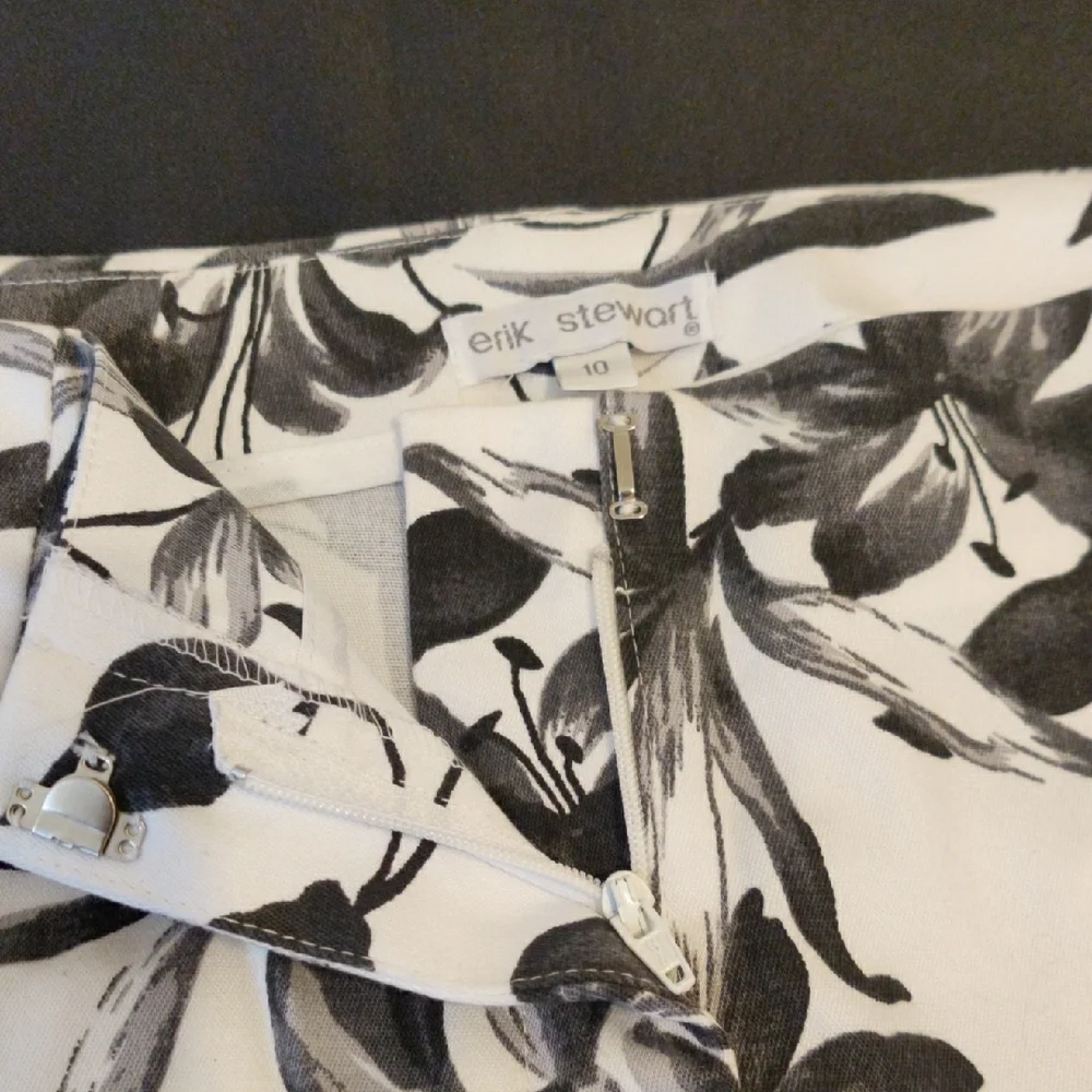 Erik Stewart. Floral Black and White Pants - Picture 3 of 9